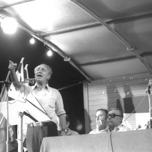 שמעון פרס נואם בכנס בחירות בנתניה (צילום: דליה ינקוביץ' , לע"מ)