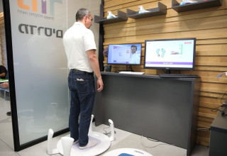 התאמת מדרסים במכון מור (צילום: מורן ויזל)