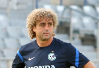 סטר לאייל ברקוביץ' באימון. ראובן עטר (צילום: אדריאן הרבשטיין)