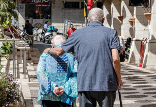 קשישים (צילום: נתי שוחט פלאש 90)