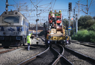 תיקונים ברכבת (צילום: אבשלום ששוני)