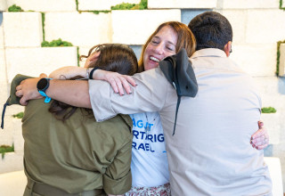 חיילים בודדים ואימם - איחוד מרגש (צילום:  יח"צ תגלית)