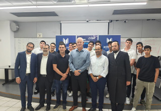 טקס חנוכת ישיבת הסדר חרדית חדשה בנתניה, במעמד בני גנץ (צילום:  יחצ)
