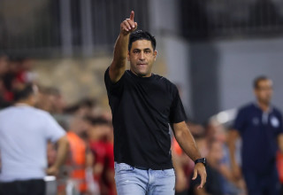 מאמן הפועל תל אביב אליניב ברדה (צילום: מאור אלקסלסי)