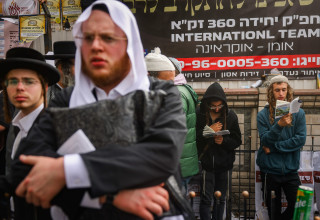 מתפללים באומן בראש השנה (צילום: חיים גולדברג פלאש 90)