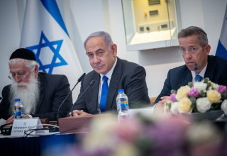 בנימין נתניהו בישיבת ממשלה (צילום: יונתן זינדל פלאש 90)
