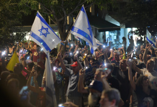 הפגנה נגד פיטורי היועמ"שית גלי בהרב מיארה (צילום: אבשלום ששוני)