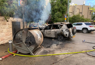 רכב שרוף בירושלים (צילום: דוברות המשטרה)