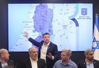 בצלאל סמוטריץ' במסיבת העיתונאים (צילום: מרק ישראל סלם)