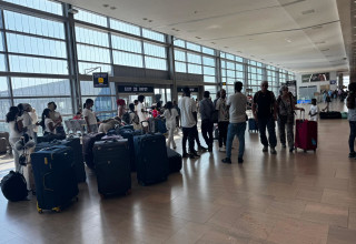 ישראלים בנתב"ג (צילום: דן עזרא)