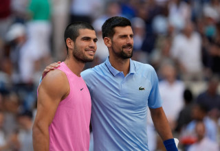 נובאק ג'וקוביץ' טניסאי סרבי עם קרלוס אלקראס טניסאי ספרדי, חצי גמר אליפות ארה"ב הפתוחה (צילום: רויטרס)