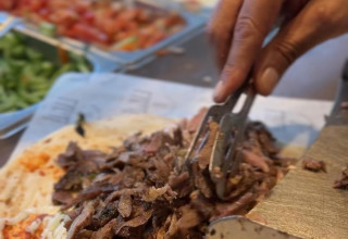 שווארמה רזניק ברמת ישי (צילום: מור ולרשטיין)