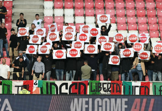 אוהדי נבחרת איטליה במחאה נגד ישראל (צילום: GettyImages)