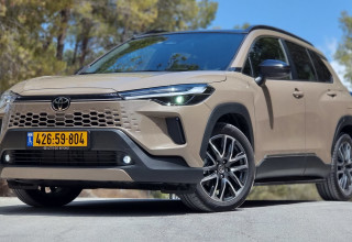 טויוטה קורולה קרוס FL (צילום: רוני נאק)