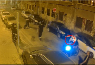 מפגש של בעל הקורקינט ואחיו עם מספר חשודים תושבי יפו שזרקו עליהם אבנים כשהם מצוידים באלות (צילום: דוברות המשטרה)