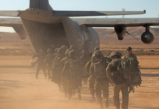 חיילי צה"ל, מטוס שמשון (צילום: עופר זידון, פלאש 90)