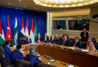 דונלד טראמפ, מנהיגי מדינות ערב והמדינות המוסלמיות בפסגת עזה (צילום:  רויטרס)