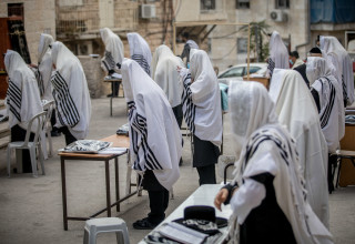 תפילות (צילום:  יונתן זינדל פלאש 90)