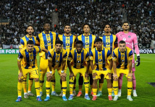 התמונה הקבוצתית של מכבי תל אביב בסלוניקי (צילום: Konstantinos Tsakalidis/Anadolu via Getty Images)