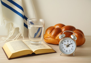 לקראת צום יום כיפור  (צילום: מעריב אונליין)