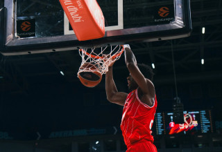 דן אוטורו שחקן הפועל תל אביב (צילום: אתר רשמי, הפועל "IBI" תל אביב)