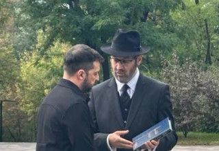 נשיא אוקראינה וולודימיר זלנסקי בטקס בקייב לזכר נרצחי באבי יאר (צילום: Office of the President of Ukraine)