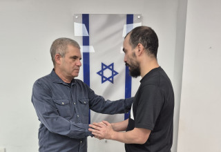 מחמוד סלאמה וגל הירש (צילום: דוברות משרד רה"מ)