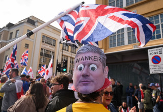 מחאה בבריטניה נגד קיר סטארמר (צילום: REUTERS/Jaimi Joy)