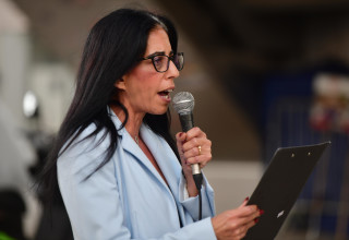 עינב צנגאוקר בהצהרת משפחות החטופים בשער בגין (צילום: אבשלום ששוני)