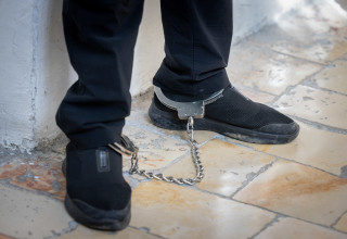 אזיקים, עצור (צילום: חיים גולדברג, פלאש 90)
