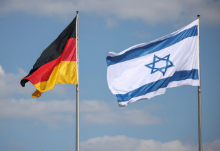 דגל ישראל, דגל גרמניה (צילום: REUTERS/Liesa Johannssen)