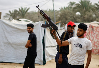 בעזה מציינים את הסכם הפסקת האש (צילום: REUTERS/Mahmoud Issa)