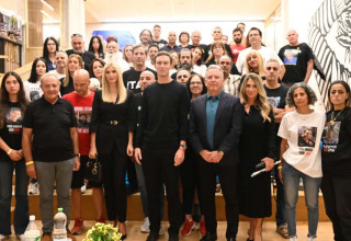 סטיב וויטקוף, ג'ארד קושנר, איוונקה טראמפ ומשפחות החטופים (צילום: פאולינה פטימר)