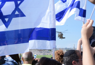 הגעת המסוקים עם החטופים לבתי החולים בישראל (צילום: אבשלום ששוני)
