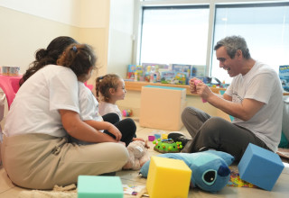עמרי מירן עם אשתו ובנותיו (צילום: אלעד מלכה, לע"מ)