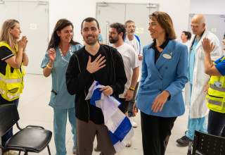 ד"ר לנה קורן וגיא גלבוע דלאל בקליטה במחלקה (צילום: לע"מ)