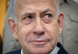 בנימין נתניהו במהלך הדיון בבית המשפט (צילום: פלאש 90)