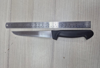 הסכין שנתפסה ברמת גן (צילום: דוברות המשטרה)