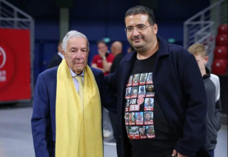 גם זה רגע נדיר. בעלי הפועל ומכבי תל אביב בתמונה משותפת (צילום: אודי ציטיאט)