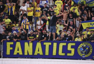 יגיעו לווילה פארק בסופו של דבר? אוהדי מכבי תל אביב (צילום: מאור אלקסלסי)