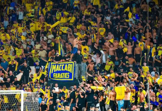 מבחינת האנגלים, המשחק של מכבי ת"א פוצץ בגלל האוהדים (צילום: אריאל שלום)