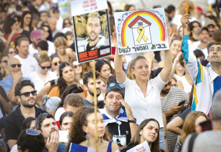 כיכר החטופים בעת שחרורם (צילום: מרים אלסטר, פלאש 90)