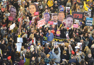 כיכר החטופים (צילום: אבשלום ששוני)