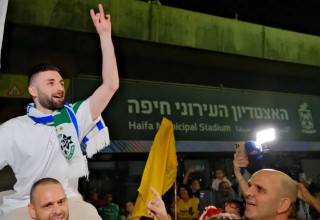 קבלת פנים למתן אנגרסט באצטדיון סמי עופר בחיפה (צילום: חן ליאופולד)