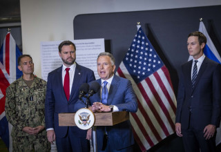 קושנר, ויטקוף וואנס בבסיס האמריקאי בקרית גת (צילום: חיים גולדברג פלאש 90)