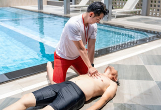 החייאה. עדכונים בהנשמות ועיסויים (צילום: שאטרסטוק)