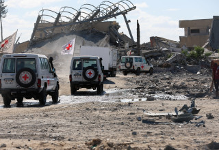 הצלב האדום ברצועת עזה (צילום:  REUTERS/Stringer)