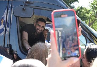 שגב כלפון חוזר הביתה (צילום: אבשלום ששוני)