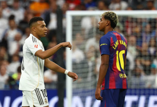שחקן ריאל מדריד קיליאן אמבפה לצד שחקן ברצלונה לאמין ימאל (צילום: רויטרס)