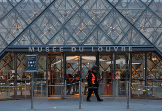 מוזיאון הלובר בפריז (צילום: REUTERS/Abdul Saboor)